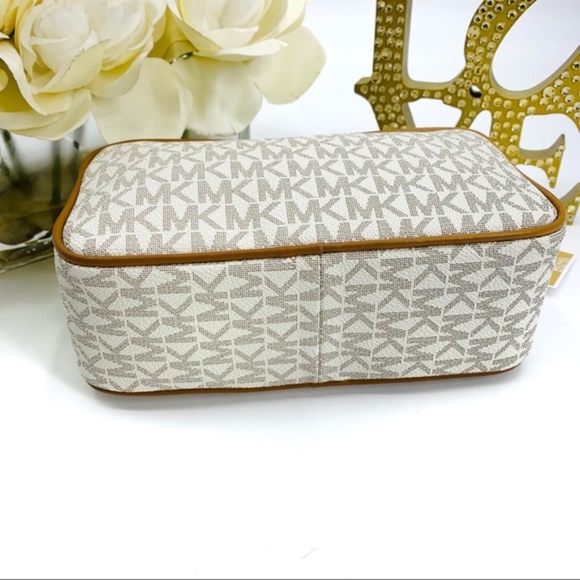 LAST DAY SALE Michael Kors Camera Bag Crossbody - Picture 6 of 8
